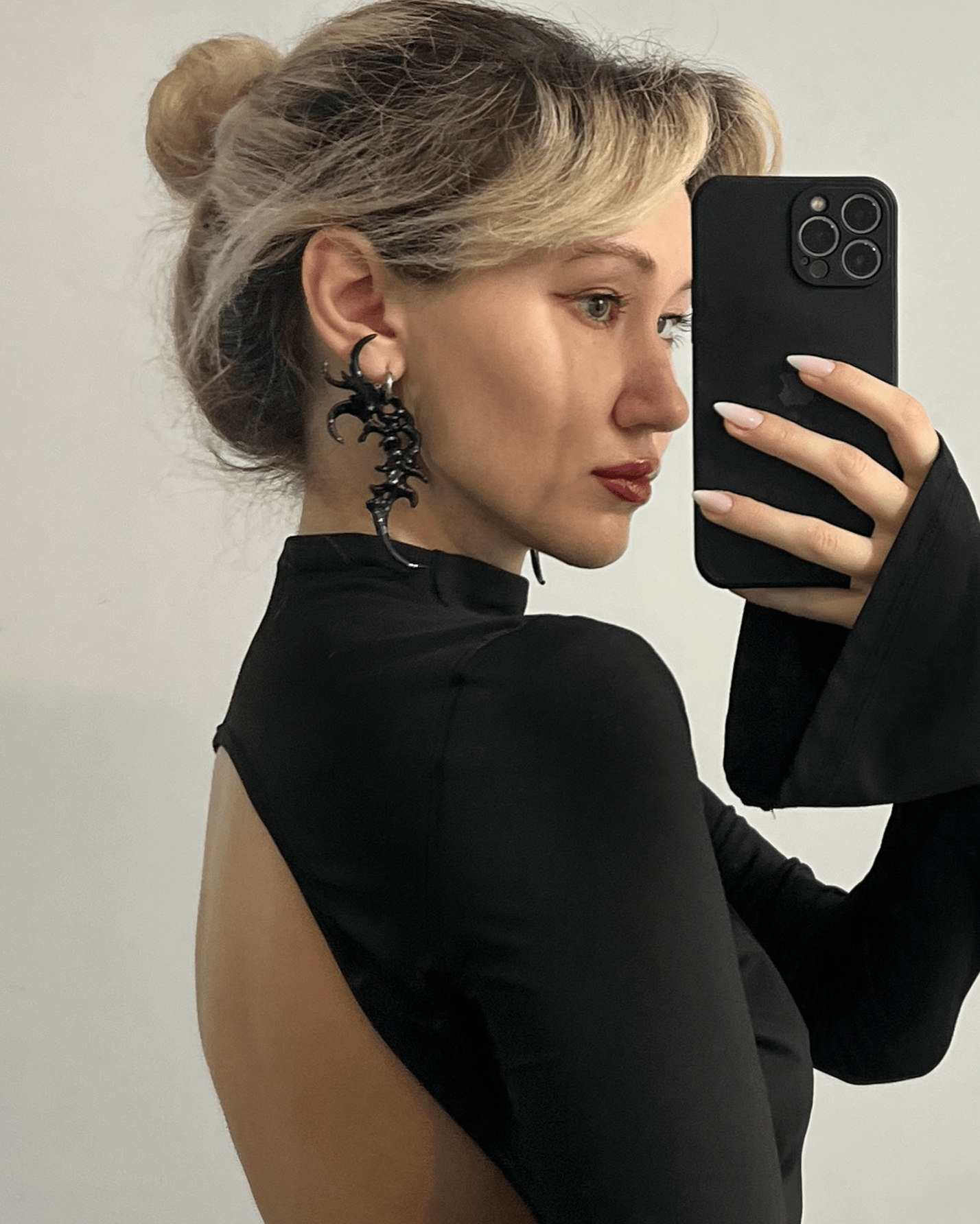 Organic Form Earrings Black - WHYNOEN
